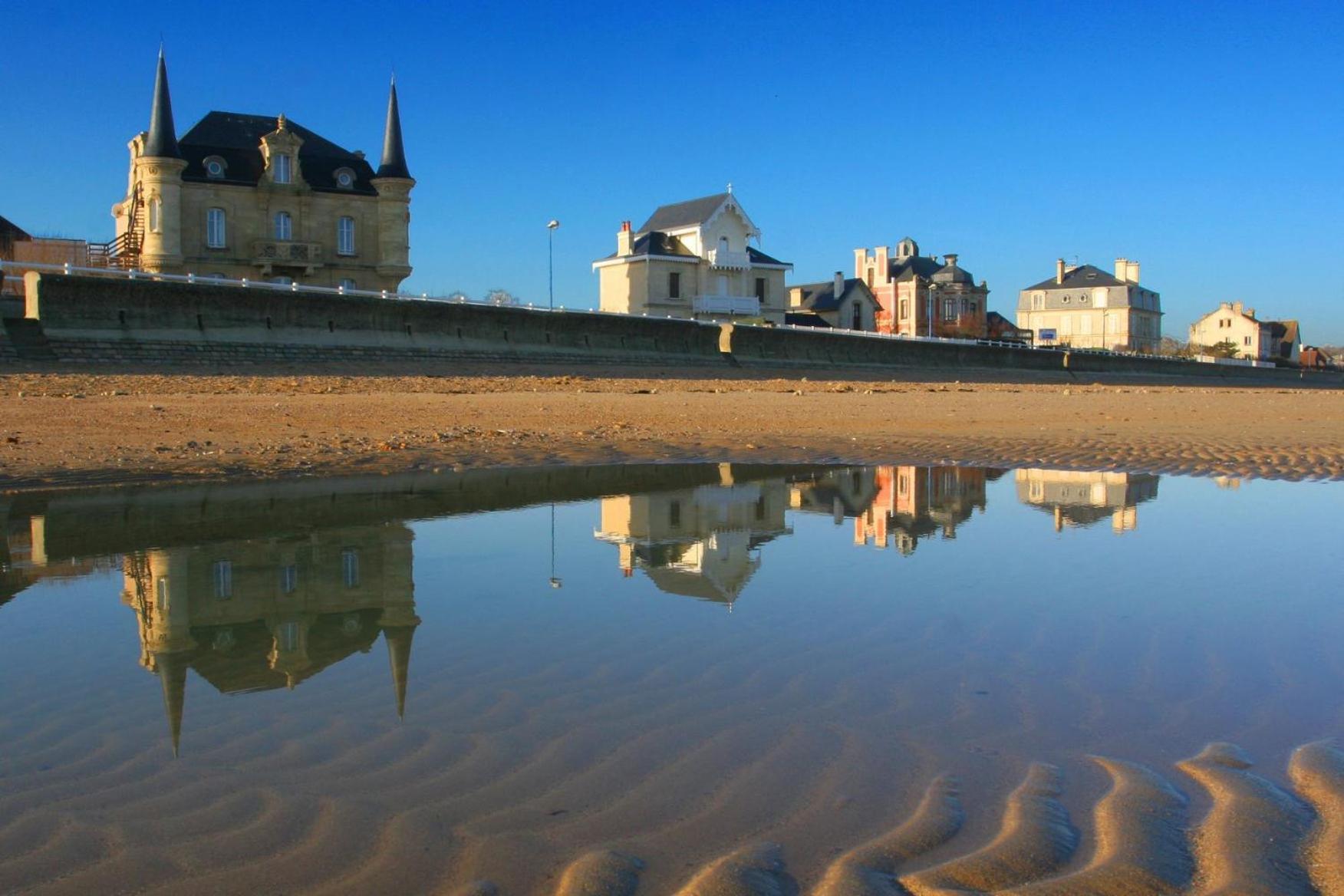 Les Douves Duplex 5 Personnes Lumineux Avec Jardin Et Terrasse Amenagee , Vue Sur Chateau A 5Mn De La Mer, Proche Omaha Beach Et Bayeux Commes Bagian luar foto