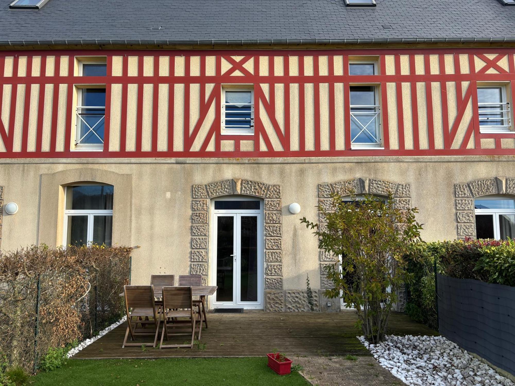 Les Douves Duplex 5 Personnes Lumineux Avec Jardin Et Terrasse Amenagee , Vue Sur Chateau A 5Mn De La Mer, Proche Omaha Beach Et Bayeux Commes Bagian luar foto